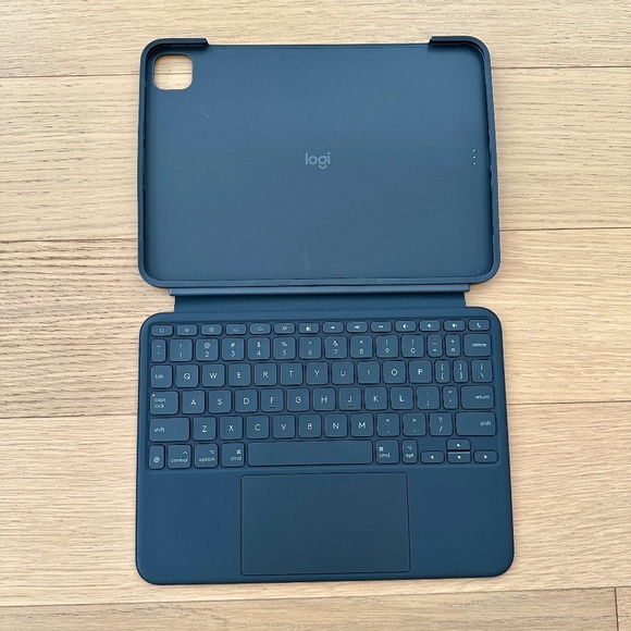 Logitech Combo Touch iPad Keyboard Case - Graphite - Picture 2 of 5